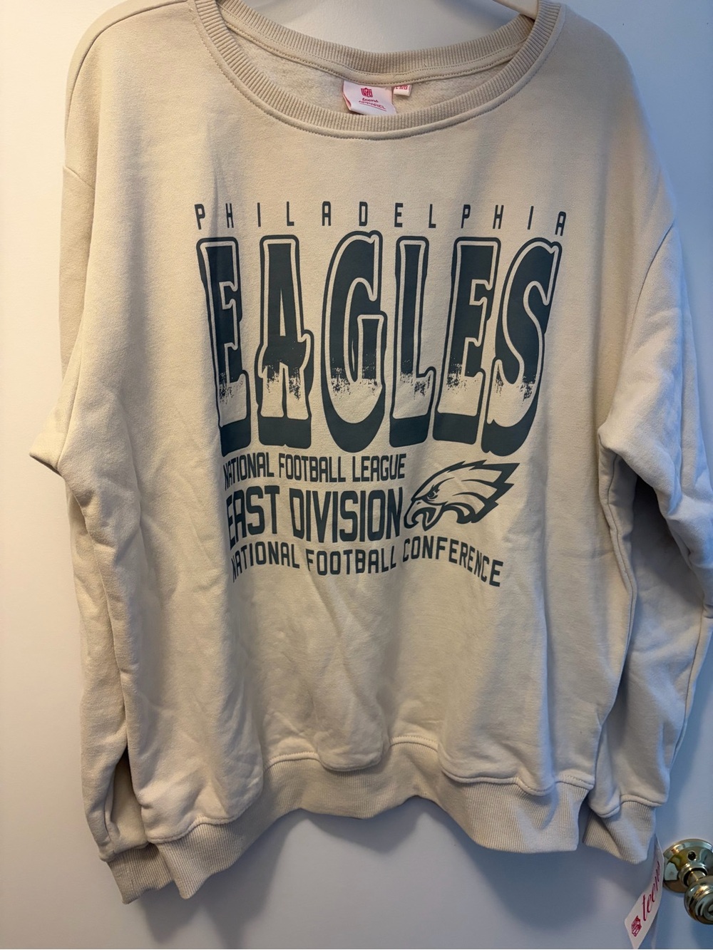 Philadelphia Eagles Cream Graphic Sweatshirt